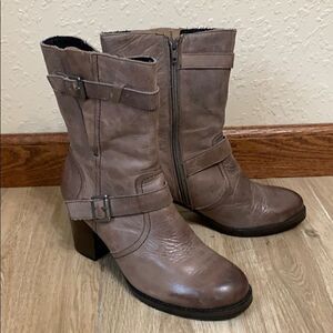 CROWN VINTAGE | brown distressed leather boots